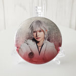 Load image into Gallery viewer, Stage Touken Ranbu Can Badge (Battle Ver.) - Tsurumaru Kuninaga (Toshiyuki Someya)
